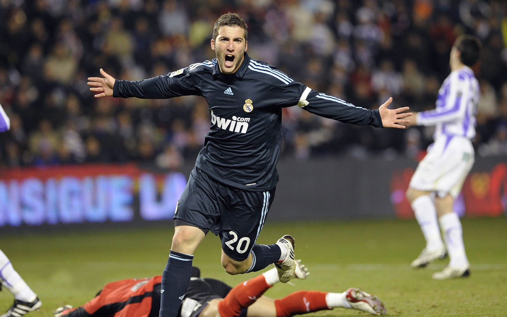 欧洲杯变阵再升级：战术挑战极限！，欧洲杯详解