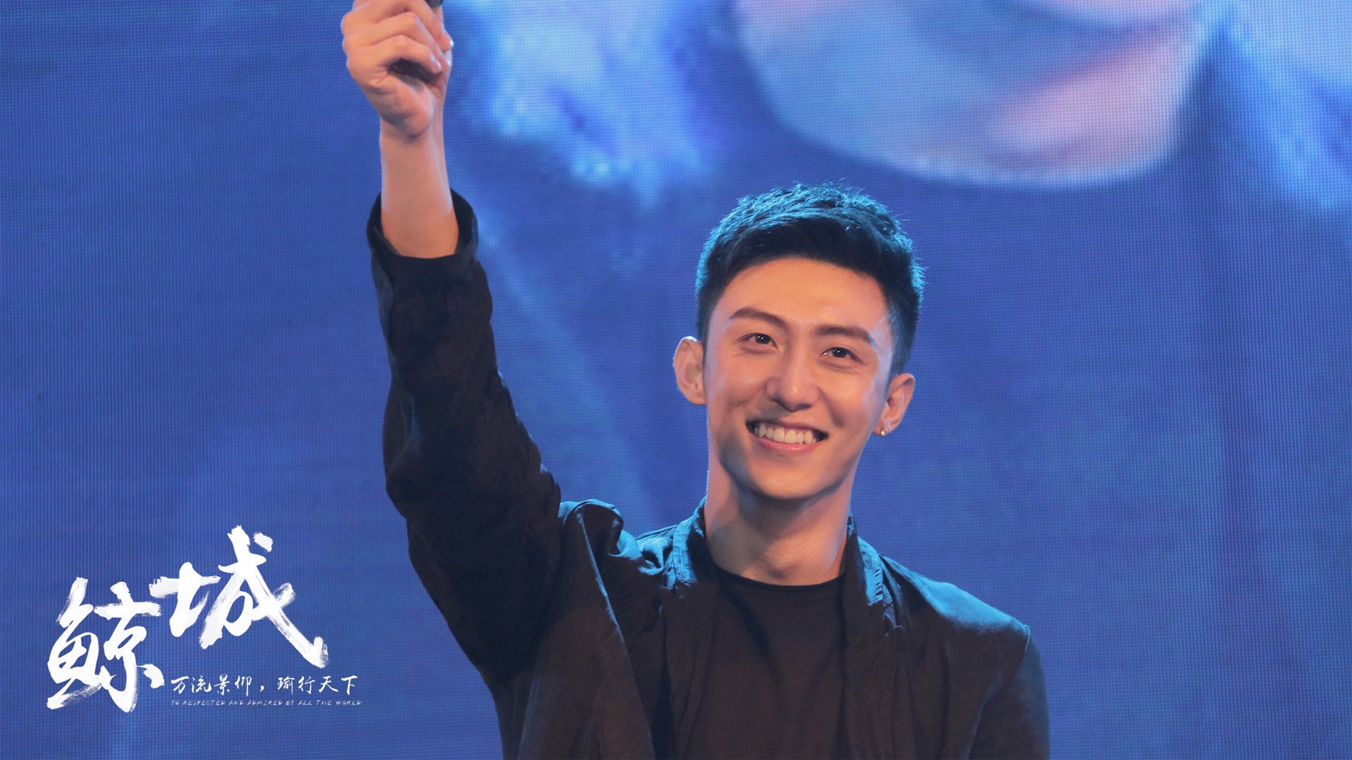 “荒野狂飙：沙丘上演的生死极速追逐”，荒野赛车狂飙