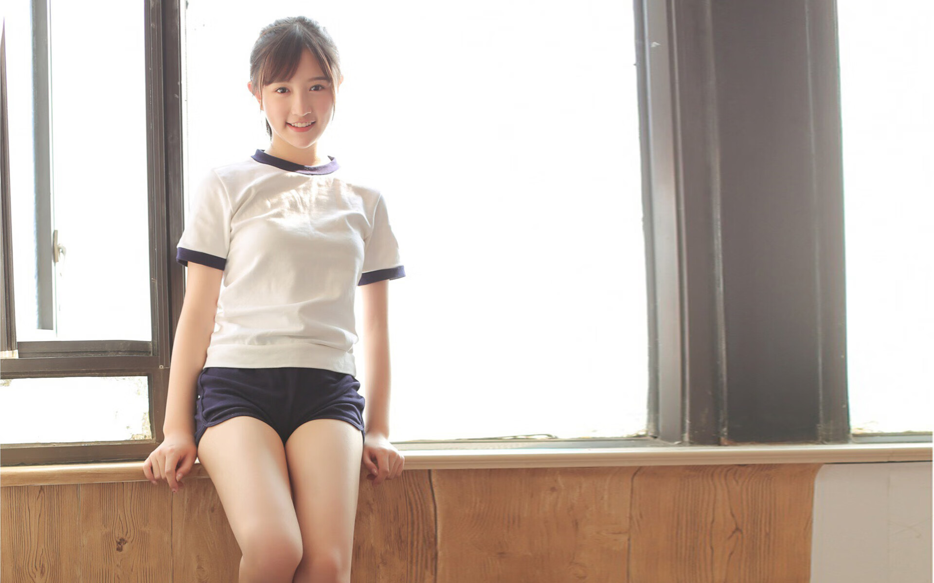 “荒野狂飙：沙丘上演的生死极速追逐”，荒野赛车狂飙