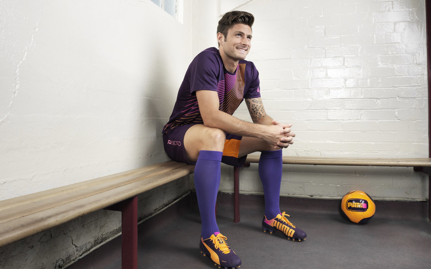 开云体育官方网站-“马科斯·莫奇的战术安排与防守反应，成就美洲狮队的防守核心”